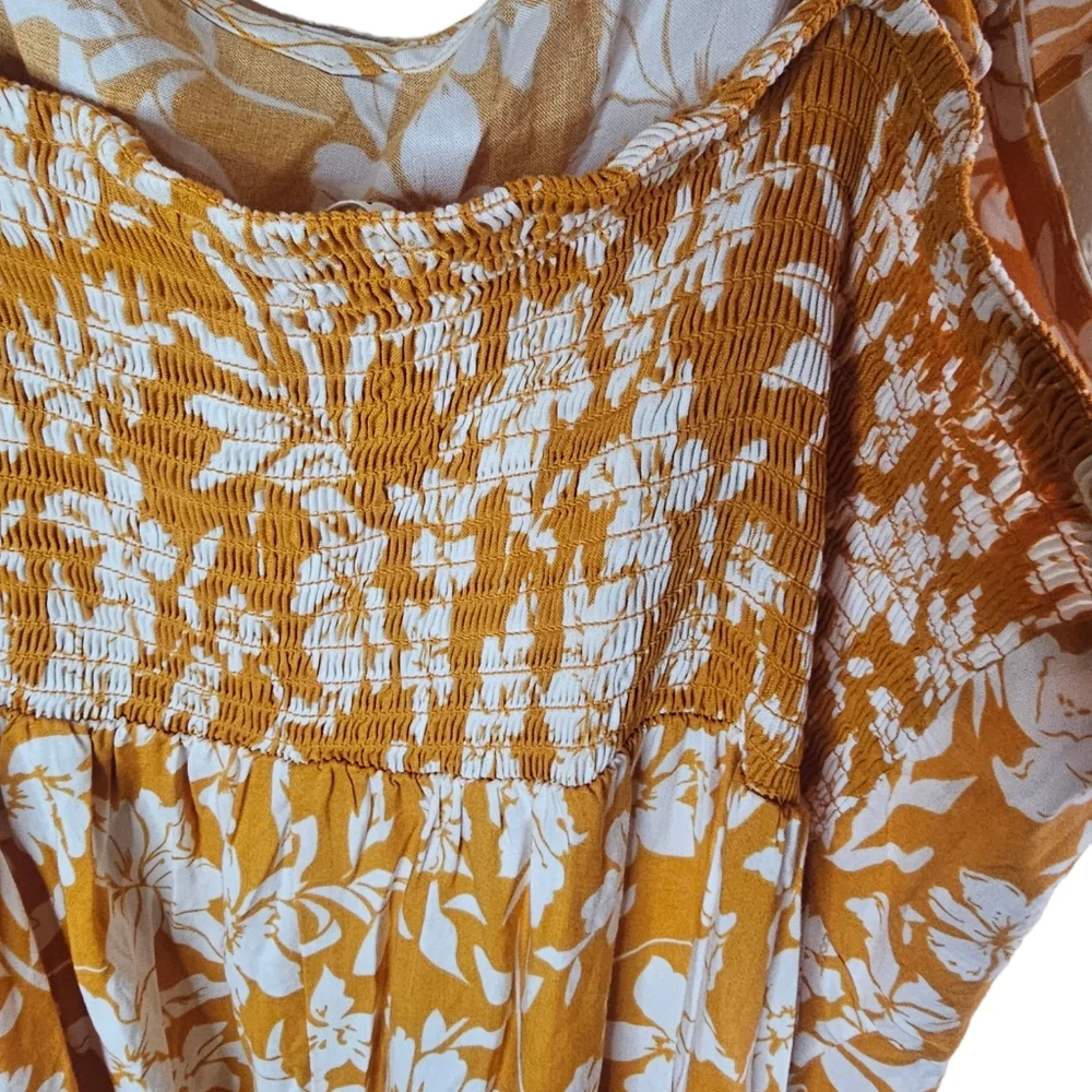 Taylor Street women's ruffle sleeves smocked gold and white floral dress size 3X